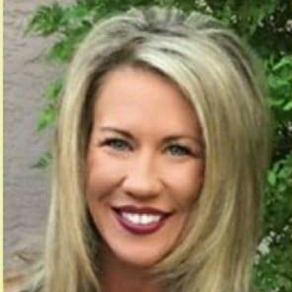 Meet your Posher, Robyn - Picture 2 of 2